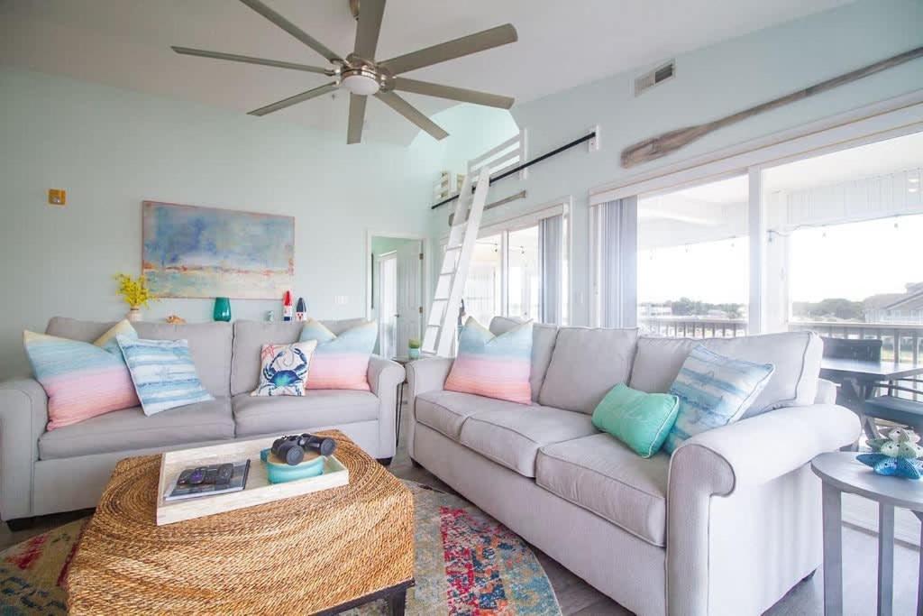 Stunning Harbor Views Boat Slip, 2 King Bedrooms,
