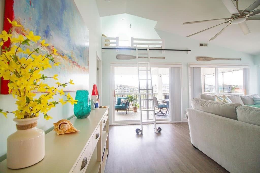 Stunning Harbor Views Boat Slip, 2 King Bedrooms, Carolina Beach