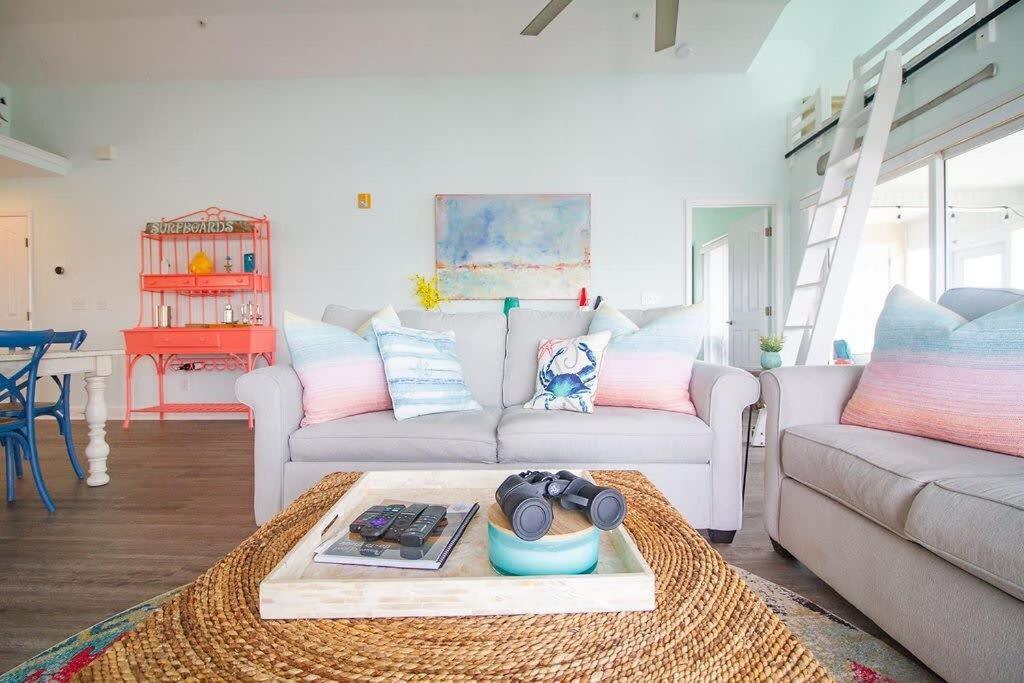Stunning Harbor Views Boat Slip, 2 King Bedrooms, * Carolina Beach