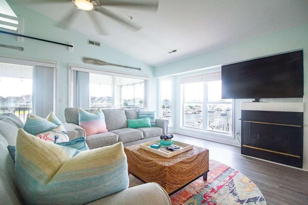 Stunning Harbor Views Boat Slip, 2 King Bedrooms,