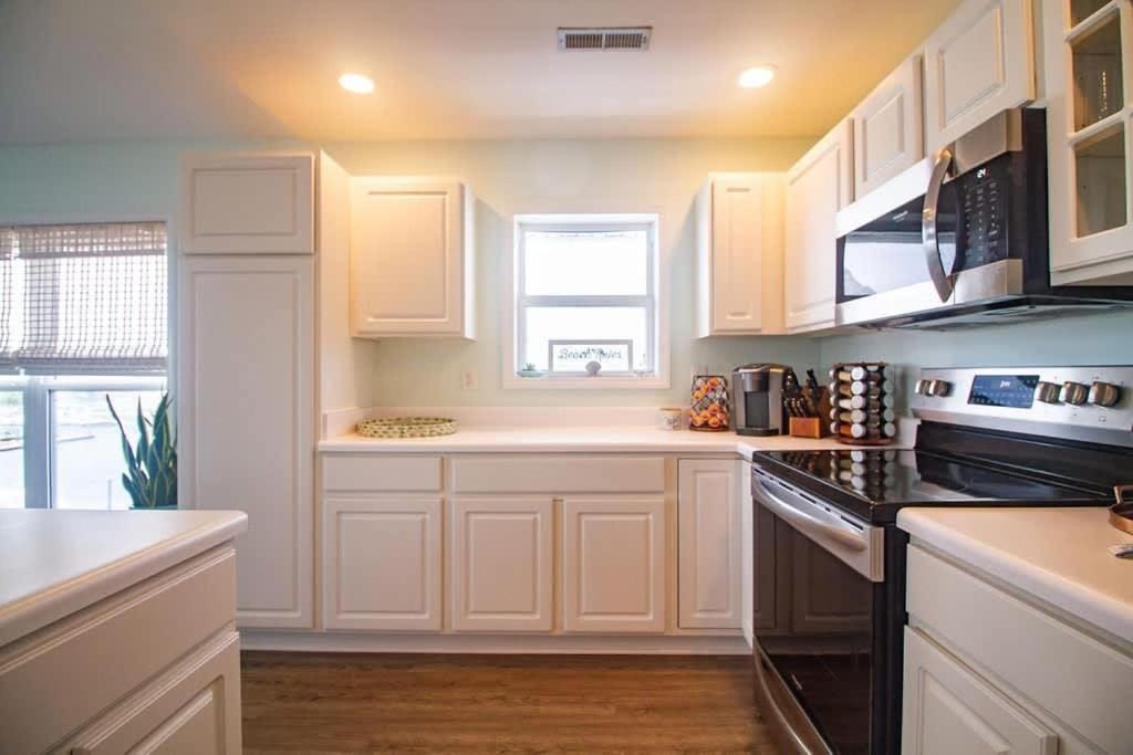 Stunning Harbor Views Boat Slip, 2 King Bedrooms, *