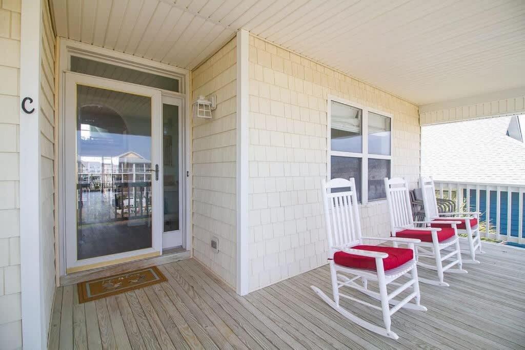 Holiday home Stunning Harbor Views Boat Slip, 2 King Bedrooms, Carolina Beach