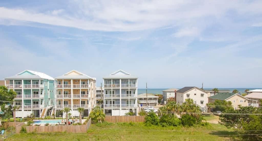 Stunning Harbor Views Boat Slip, 2 King Bedrooms, Carolina Beach