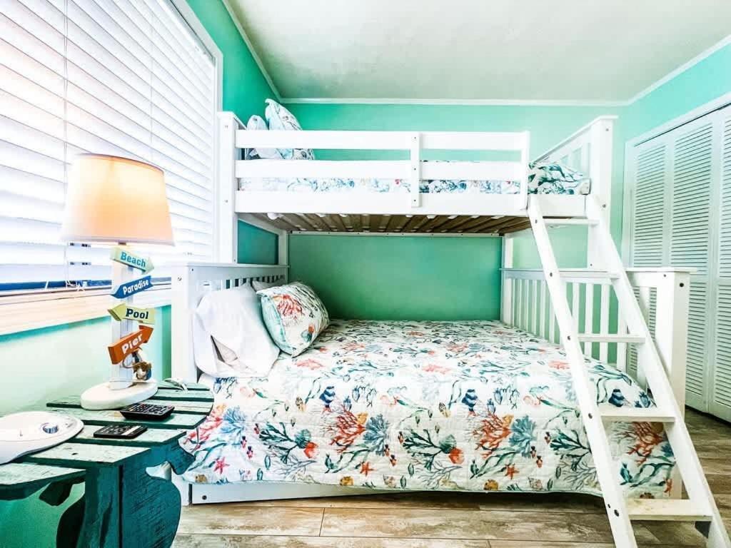 Harbour 17 At The Cb Boardwalk Walk To Everything! Holiday home Carolina Beach