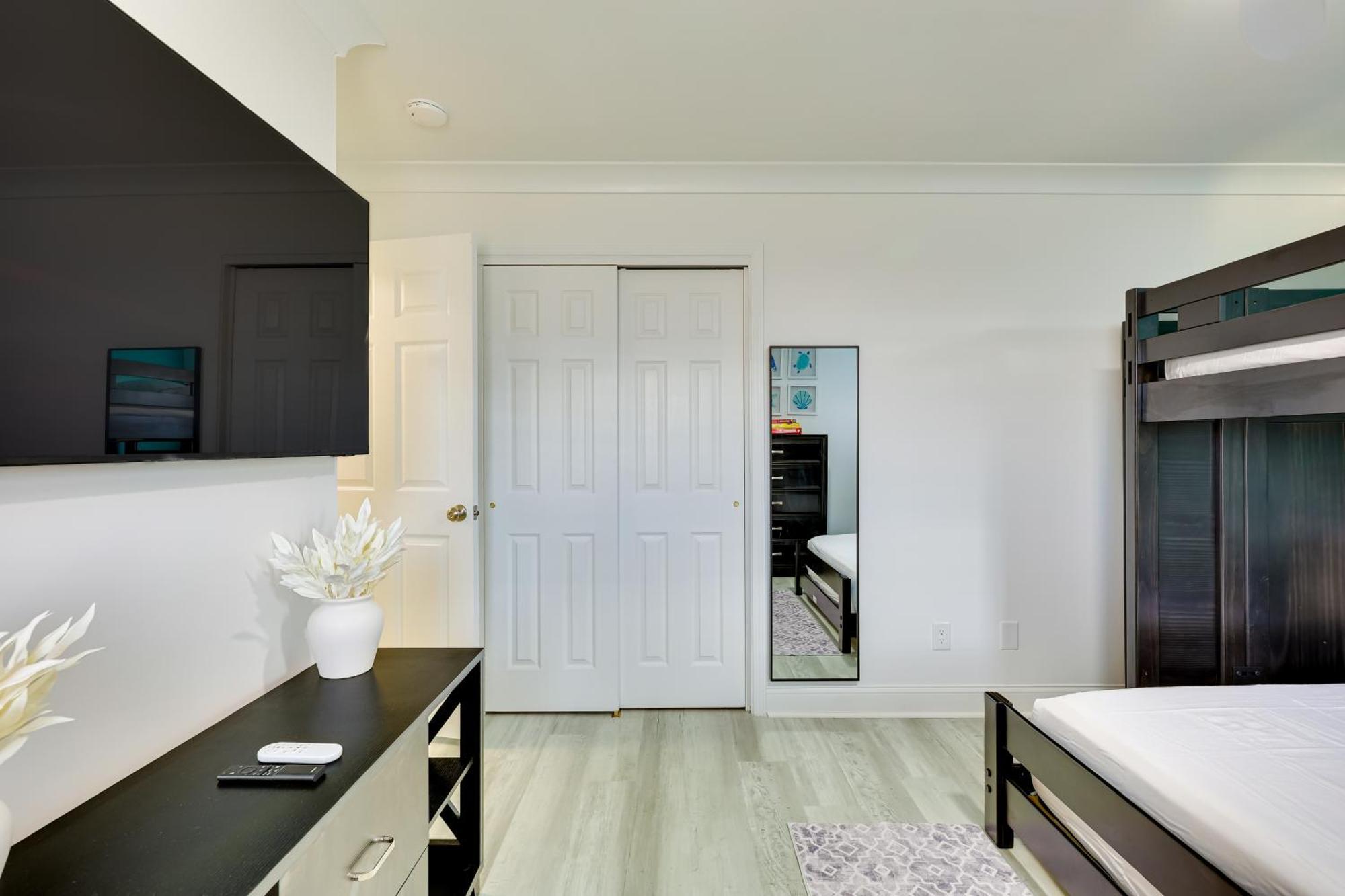 Walk To Ocean Carolina With 2 Balconies Apartment *