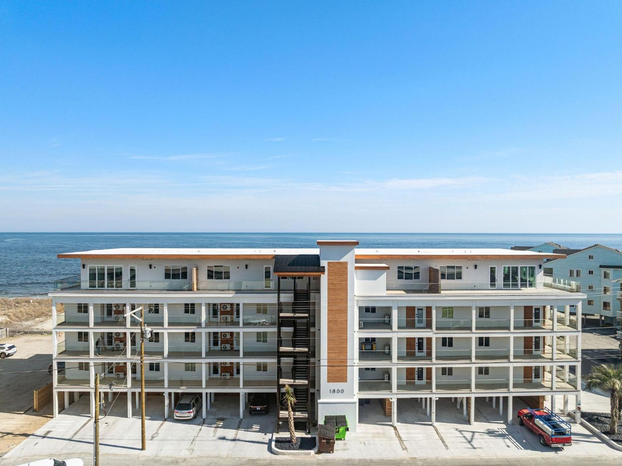 Ocean Breeze Oasis Oceanfront Pool & Elevator *