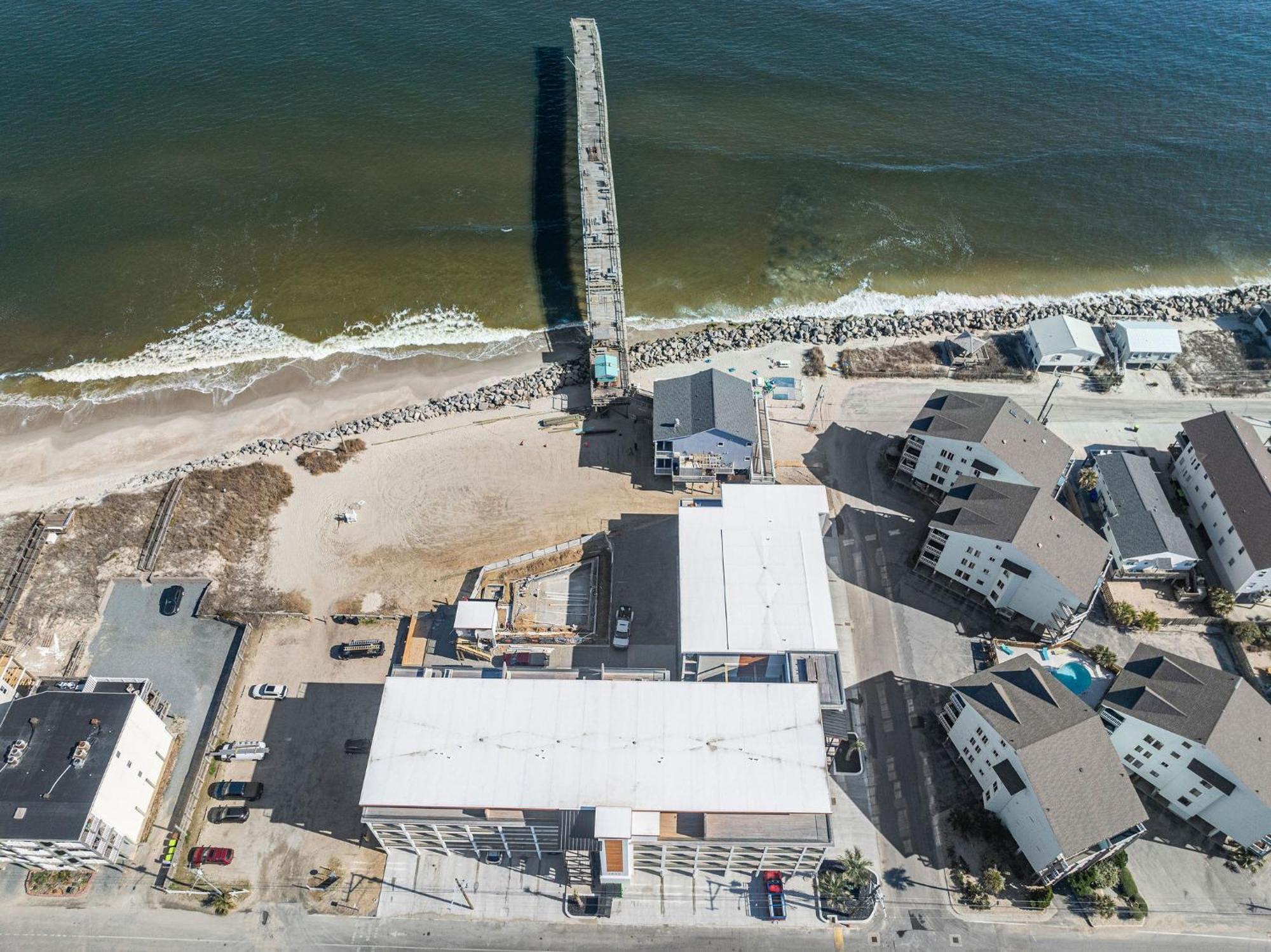 Ocean Breeze Oasis Oceanfront Pool & Elevator Holiday home *