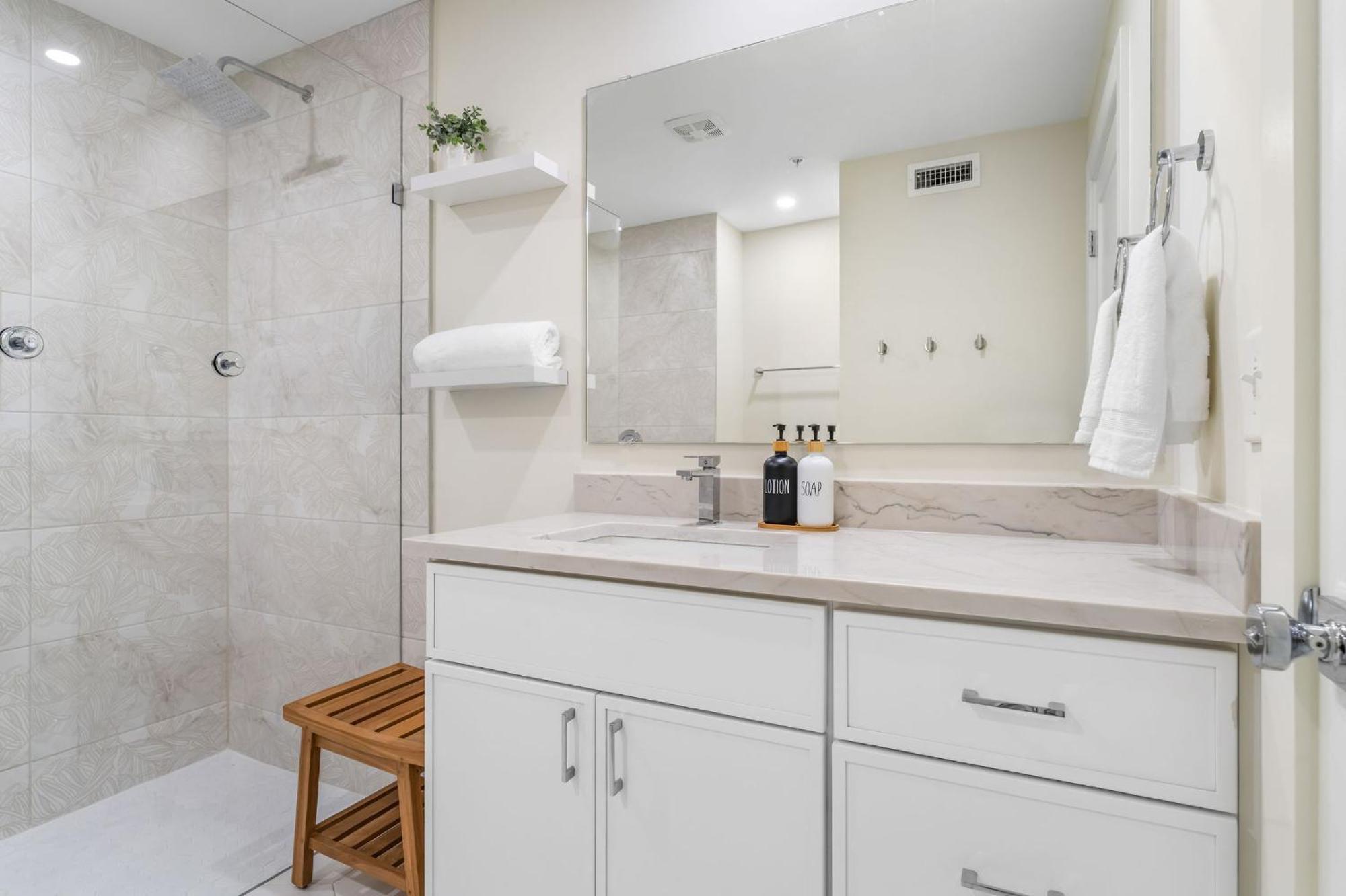 Holiday home Ocean Breeze Oasis Oceanfront Pool & Elevator