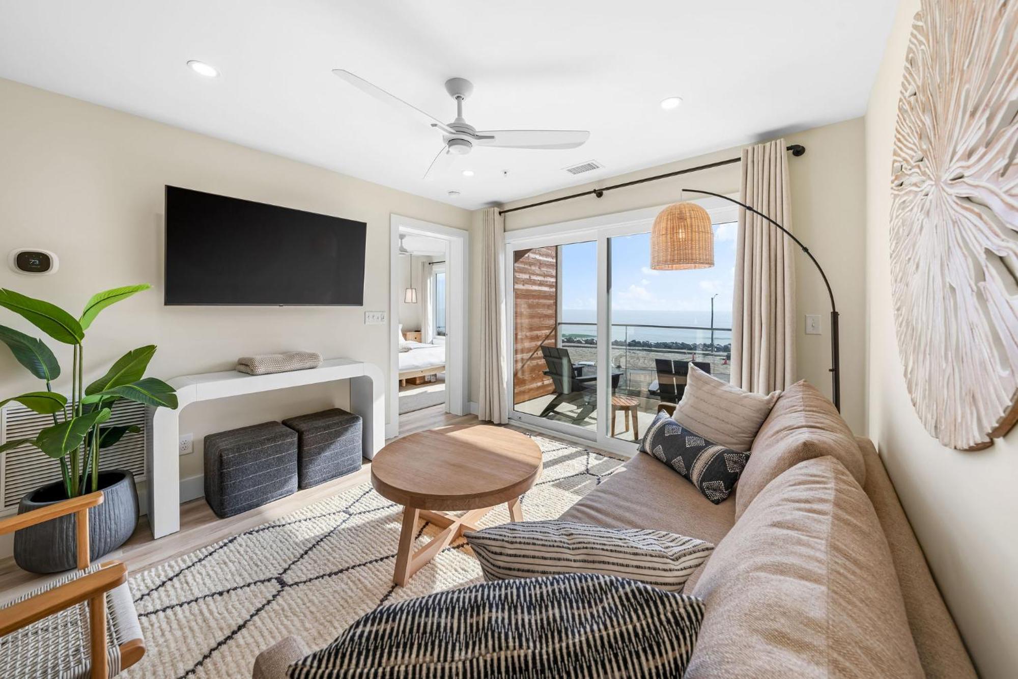 Holiday home Ocean Breeze Oasis Oceanfront Pool & Elevator *