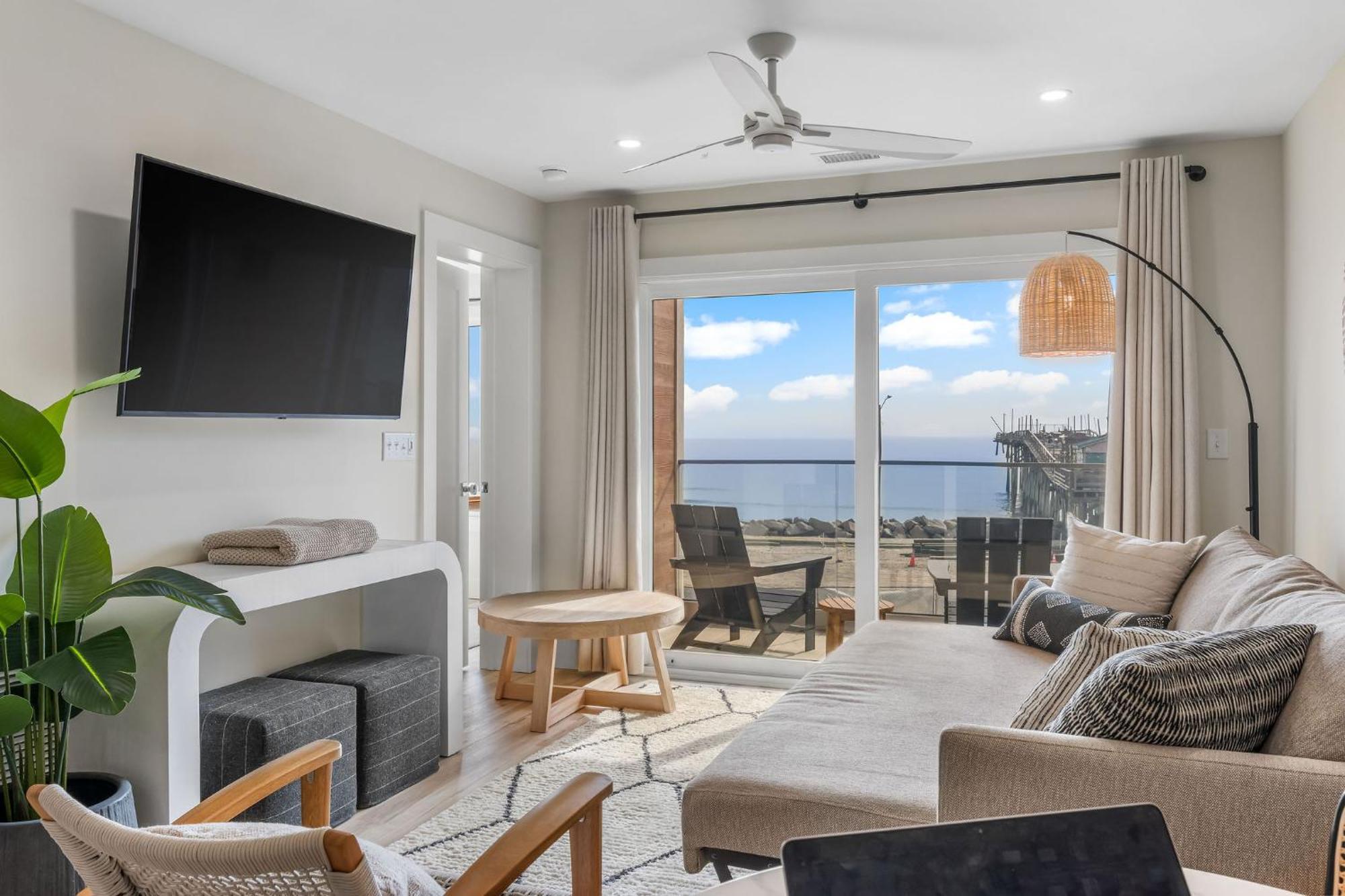 Holiday home Ocean Breeze Oasis Oceanfront Pool & Elevator