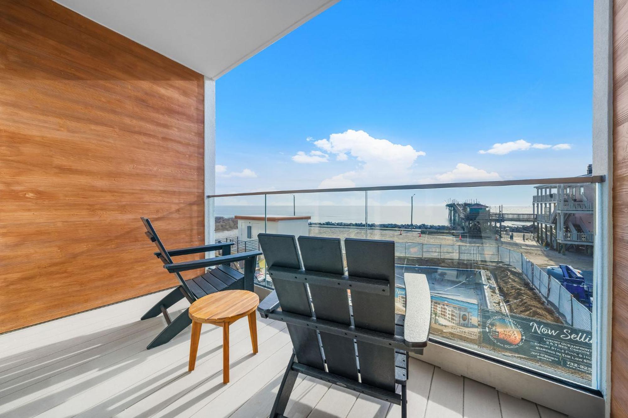 Holiday home Ocean Breeze Oasis Oceanfront Pool & Elevator