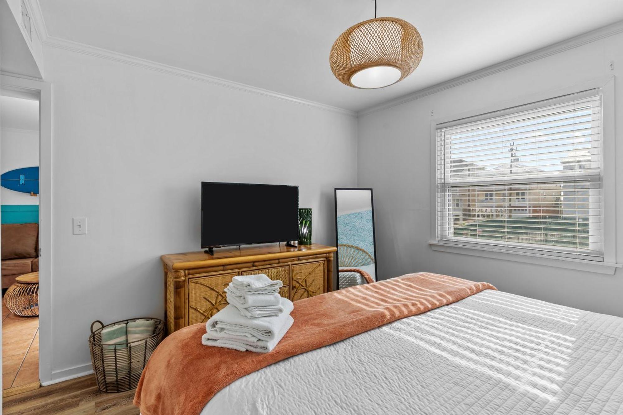 Hang Hideaway, Pool, Condo, Parking - 6 Person Max Occupancy Carolina Beach