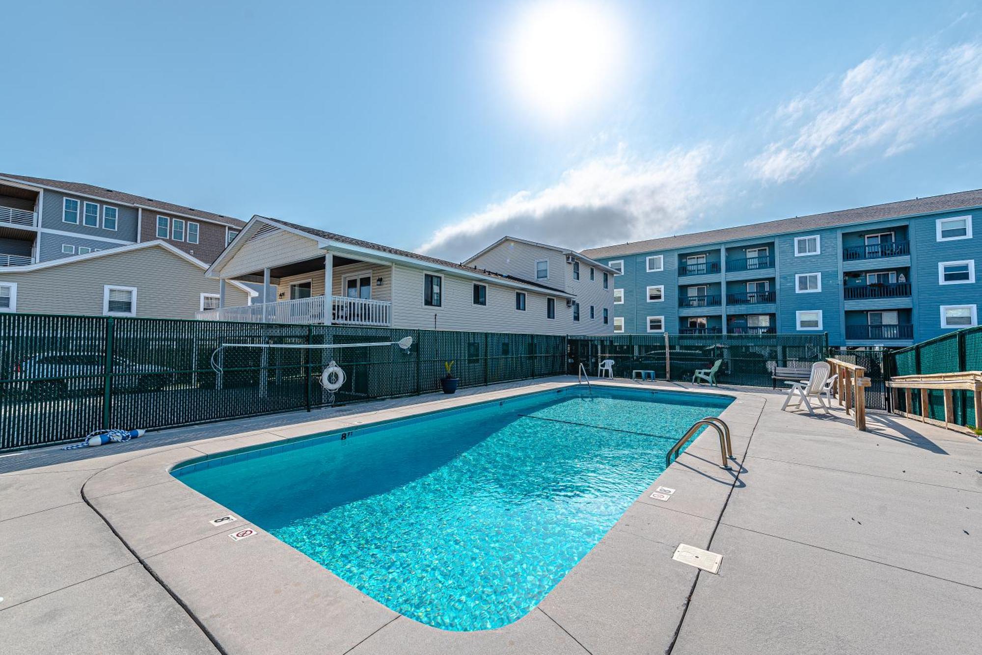 Hang Hideaway, Pool, Condo, Parking - 6 Person Max Occupancy * Carolina Beach