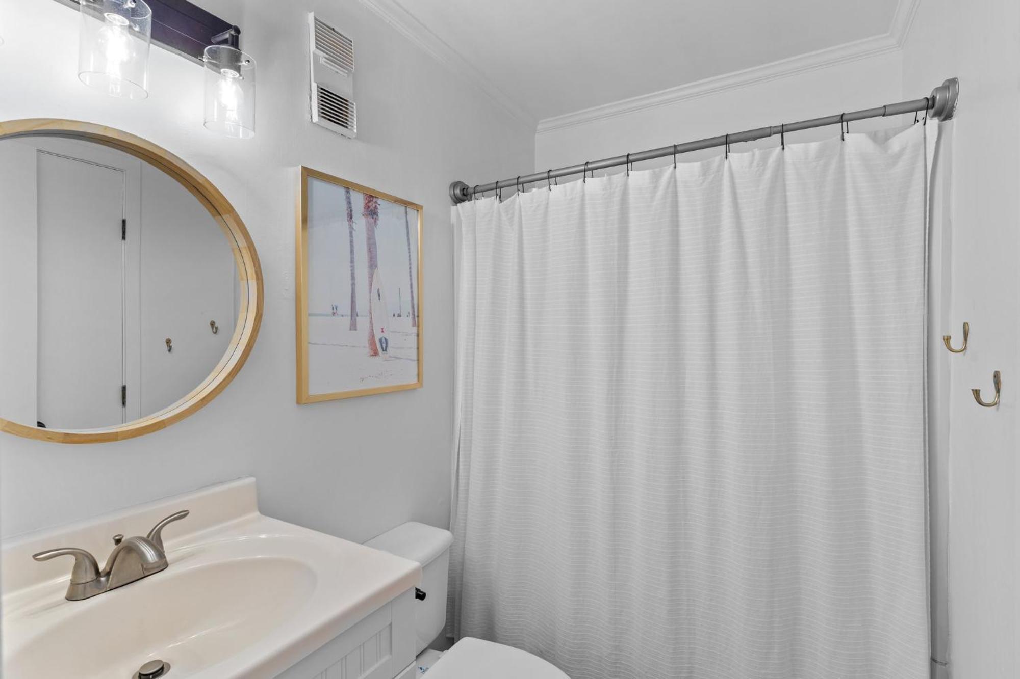 Hang Hideaway, Pool, Condo, Parking - 6 Person Max Occupancy