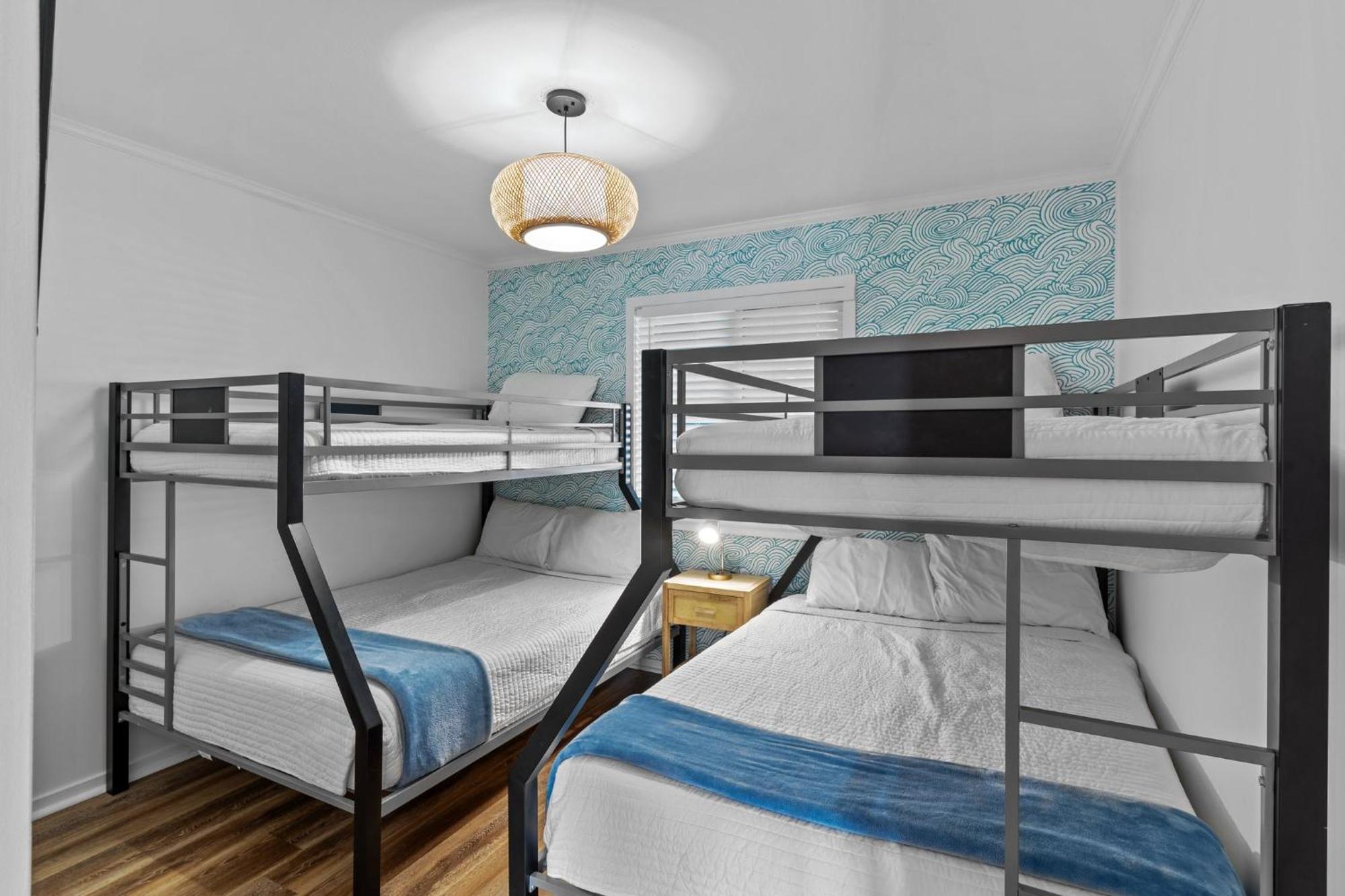 Holiday home Hang Hideaway, Pool, Condo, Parking - 6 Person Max Occupancy Carolina Beach