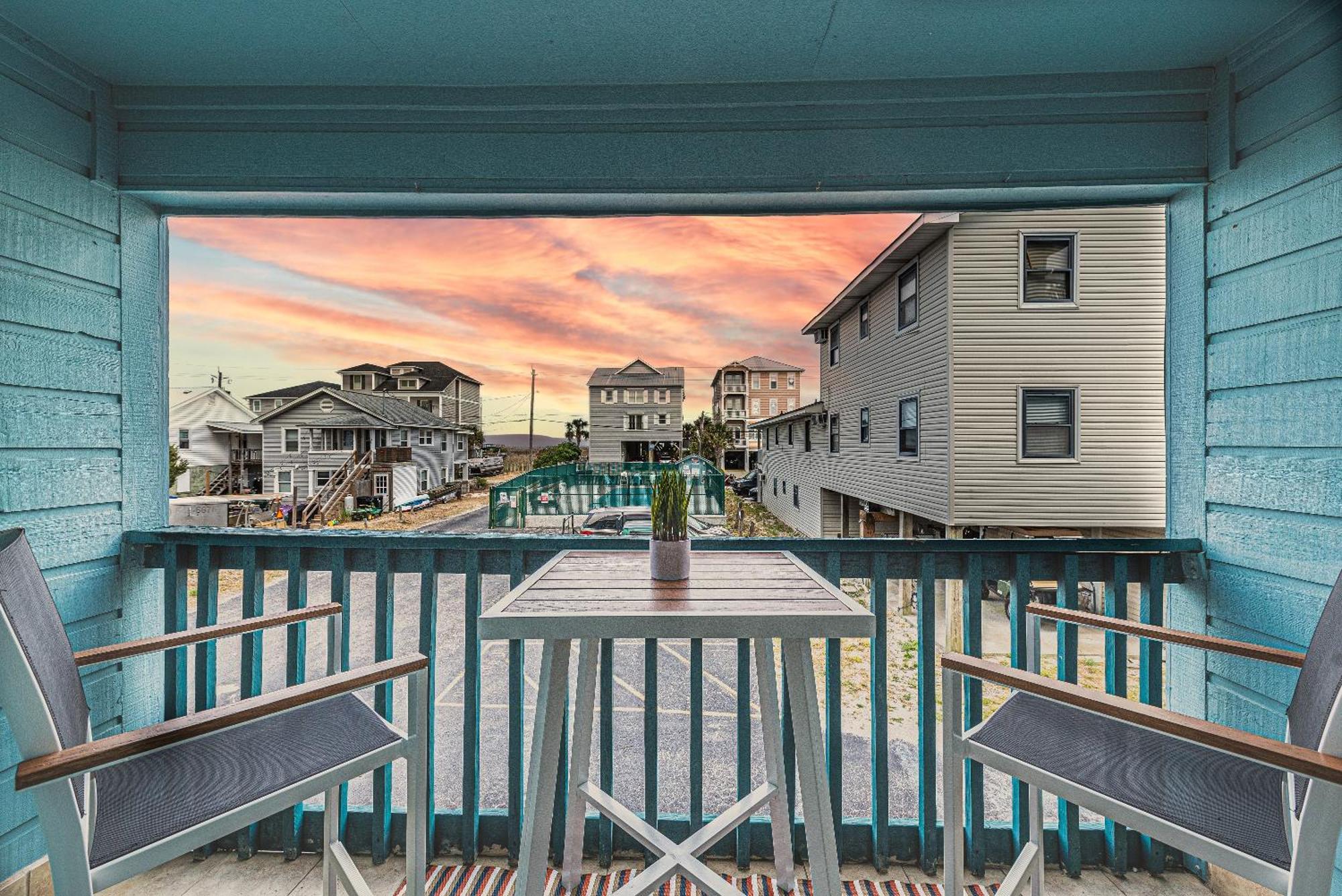 Hang Hideaway, Pool, Condo, Parking - 6 Person Max Occupancy Holiday home Carolina Beach