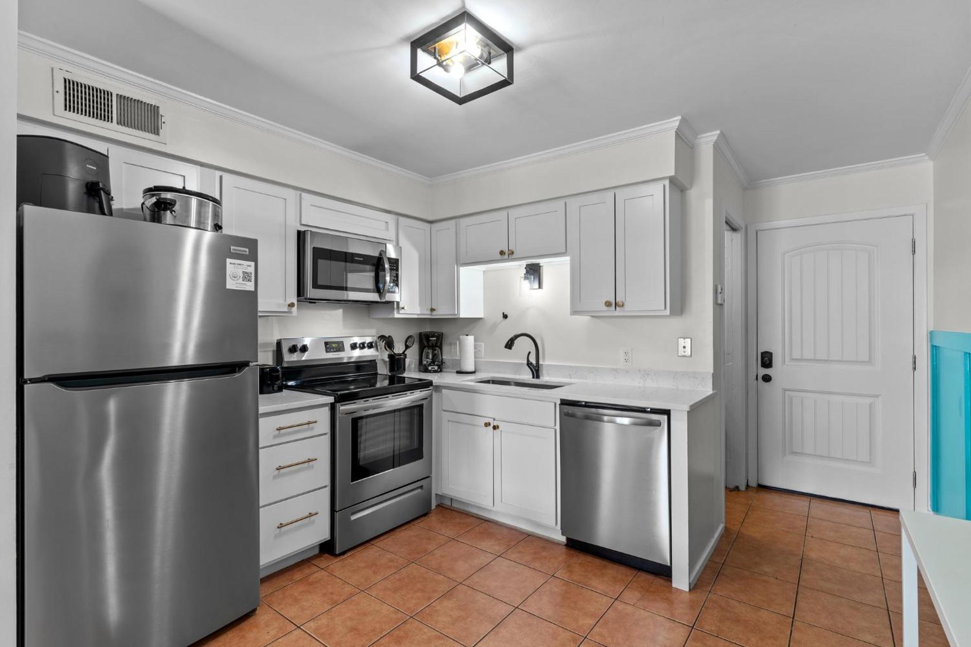 Holiday home Hang Hideaway, Pool, Condo, Parking - 6 Person Max Occupancy *