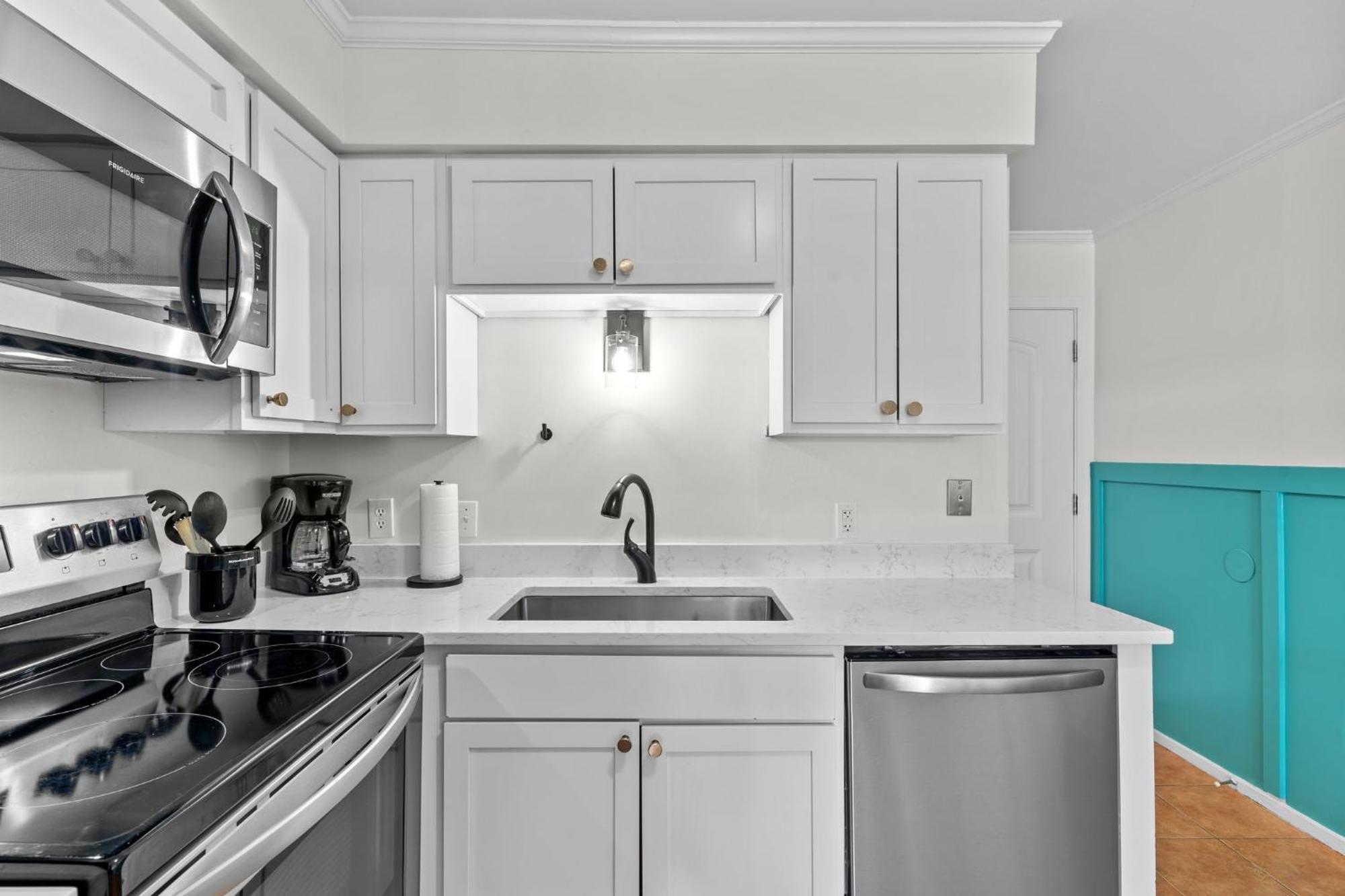 Hang Hideaway, Pool, Condo, Parking - 6 Person Max Occupancy