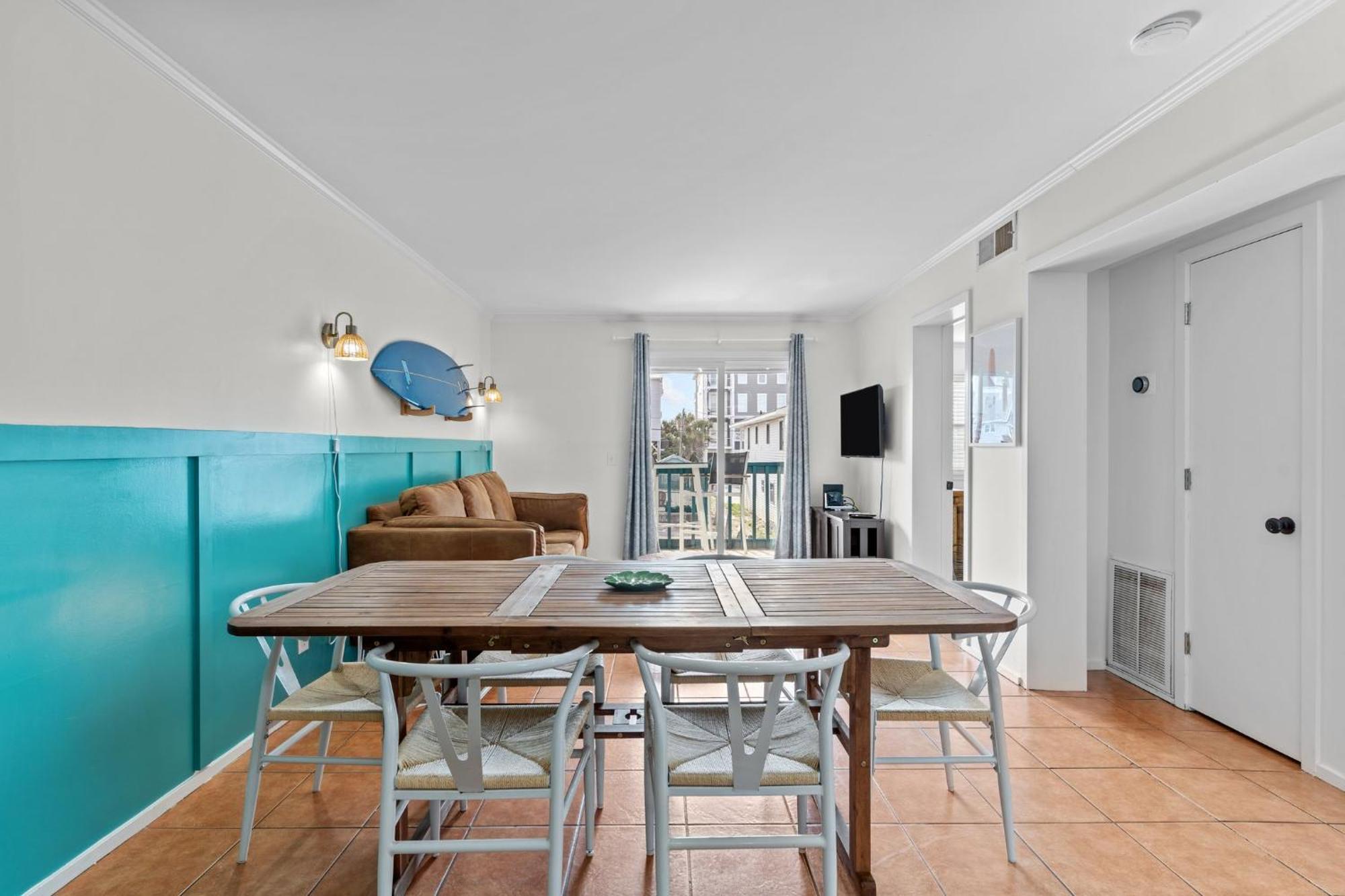 Hang Hideaway, Pool, Condo, Parking - 6 Person Max Occupancy *