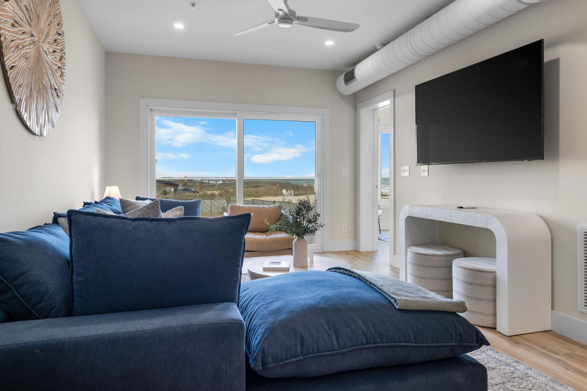 Palm & Pier Ocean Views, Elevator, Pool & Hot Tub