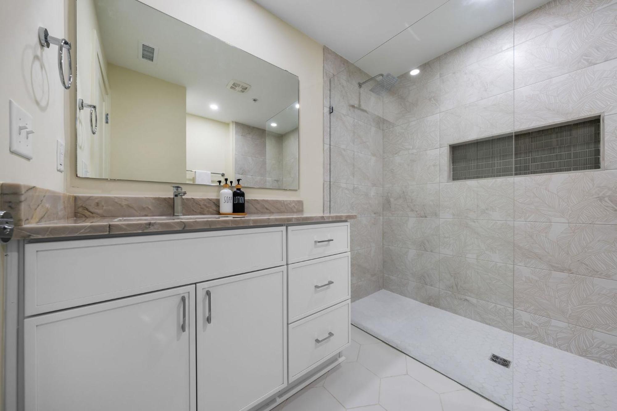 Holiday home Palm & Pier Ocean Views, Elevator, Pool & Hot Tub *