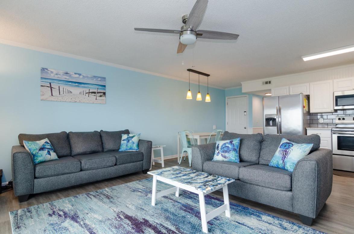Blue Oceanfront Retreat By Bryant Real Estate Holiday home *