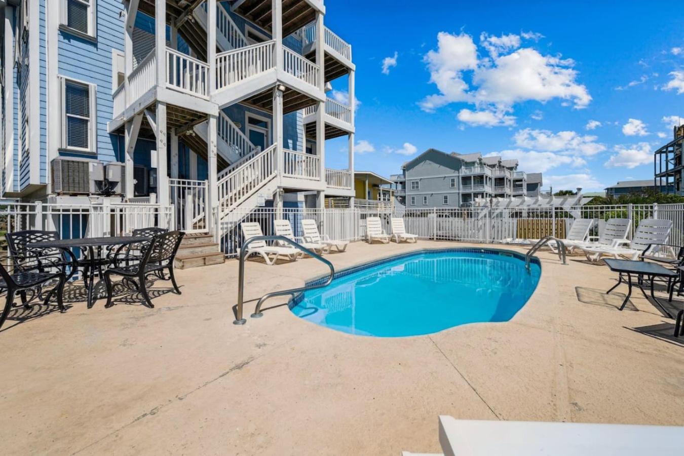 Sandy Paws Pf With Icww And Sea Views And A Pool * Carolina Beach