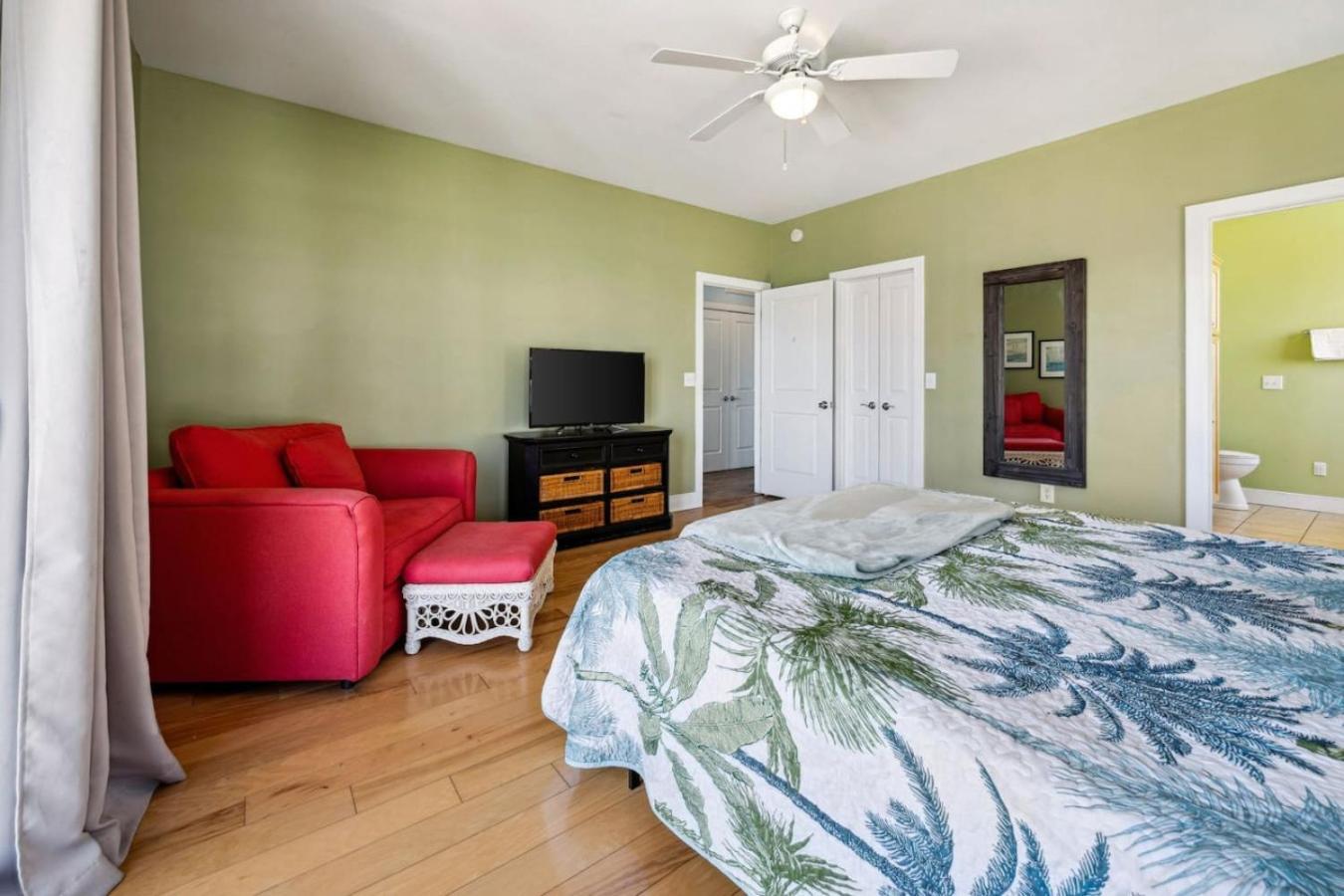 Holiday home Sandy Paws Pf With Icww And Sea Views And A Pool