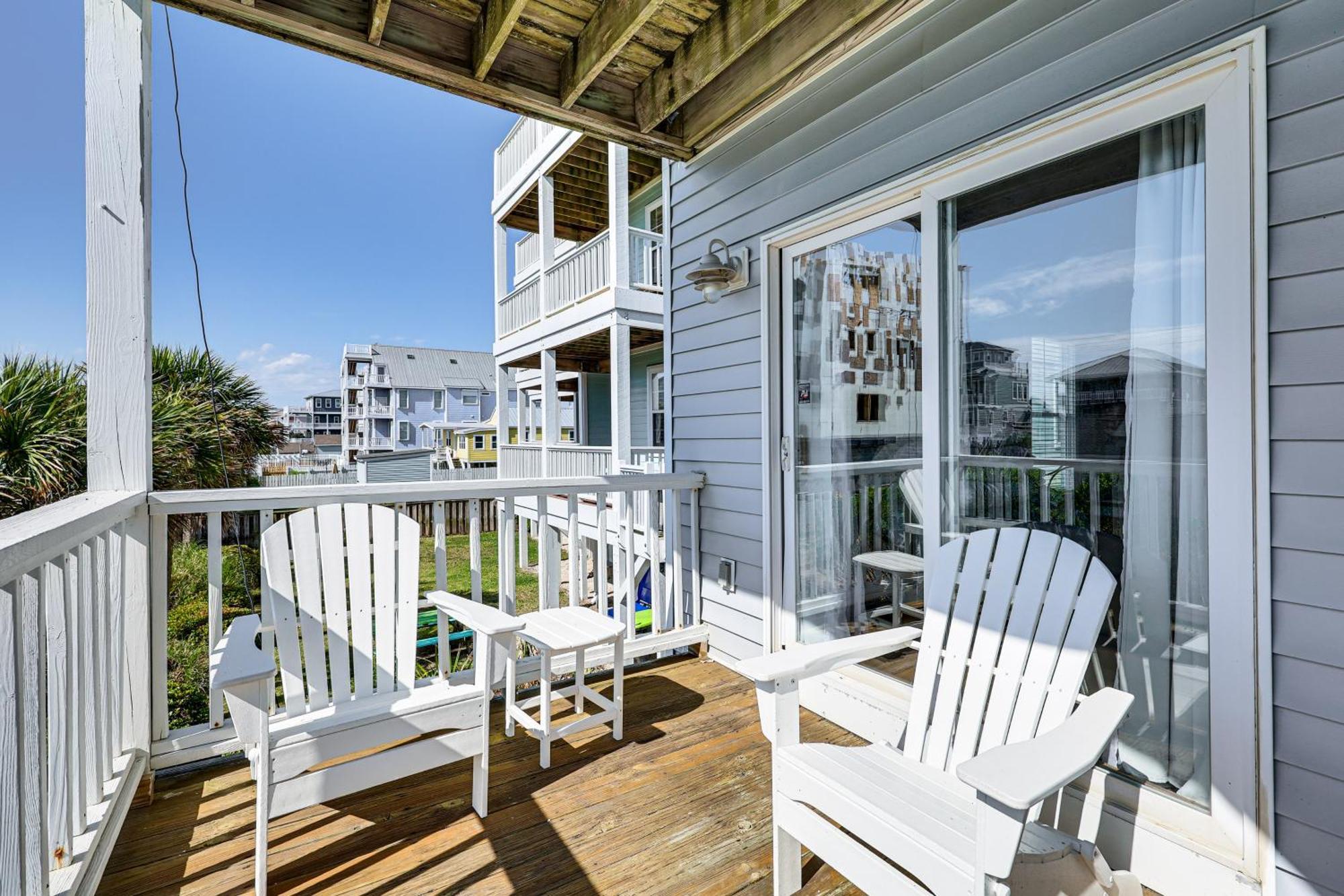 Carolina With Deck Steps To Shore! *