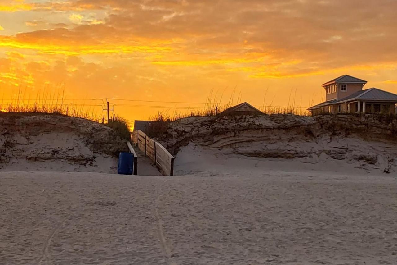 Apartment Sand Dollar Suites. Suite 6. A Short Stroll From Our Sandy Shores *