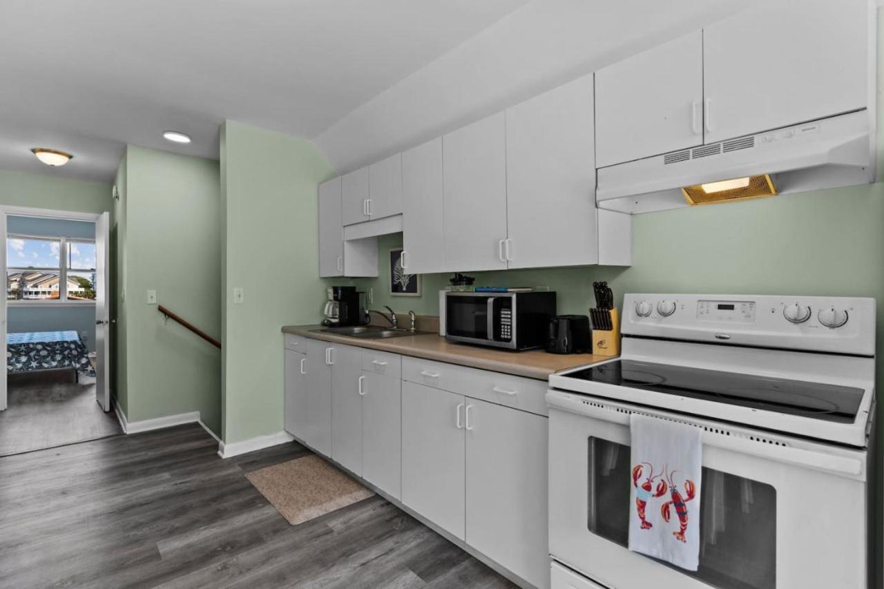 Apartment Sand Dollar Suites. Suite 6. A Short Stroll From Our Sandy Shores