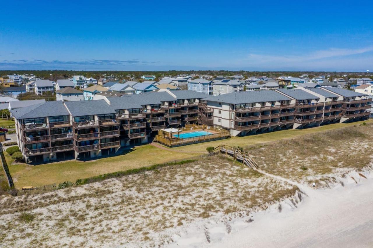 A Touch Of Paradise. Oceanfront Views, Communal Bbqs, And A Pool *