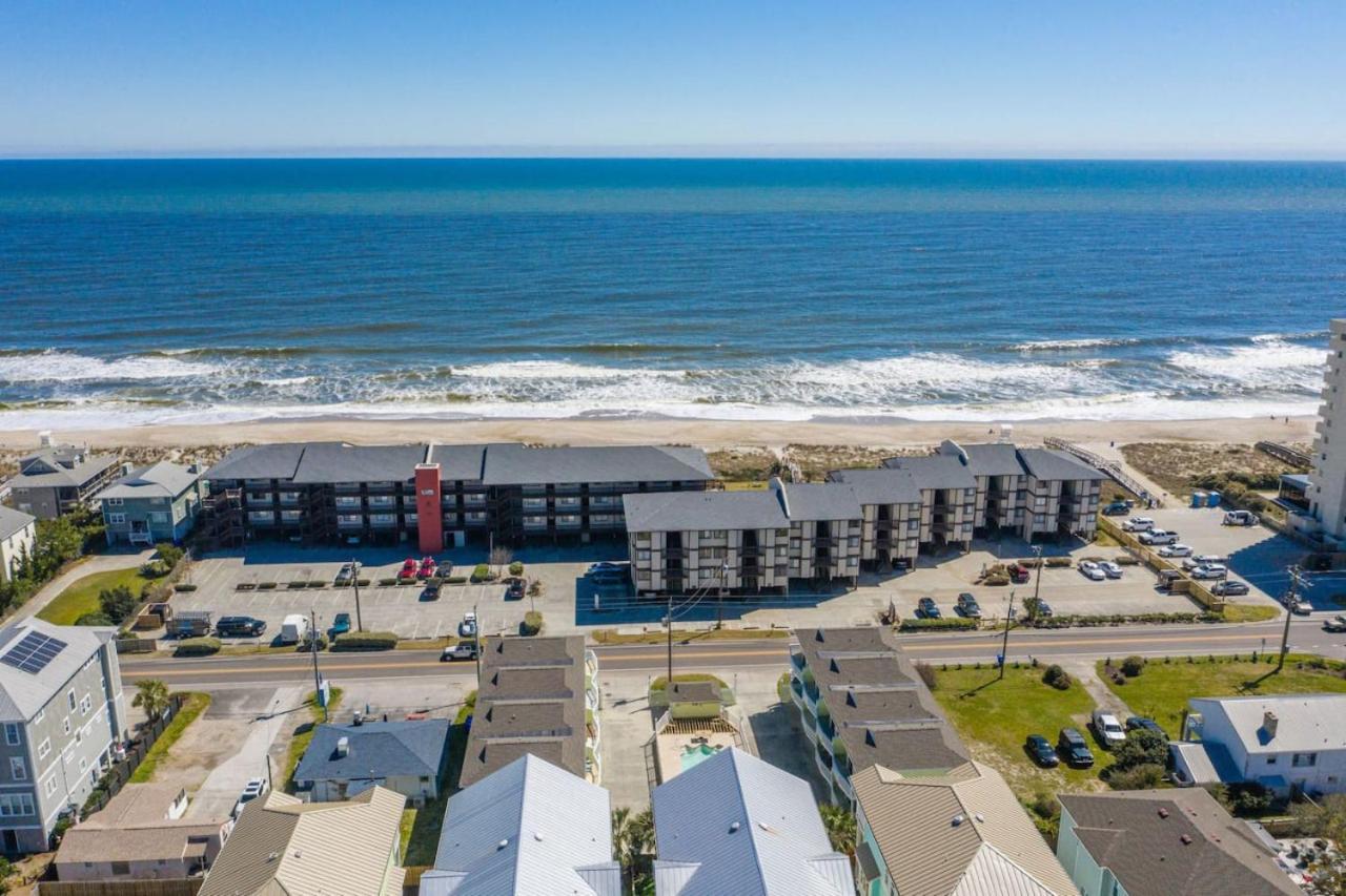 Holiday home A Touch Of Paradise. Oceanfront Views, Communal Bbqs, And A Pool Carolina Beach