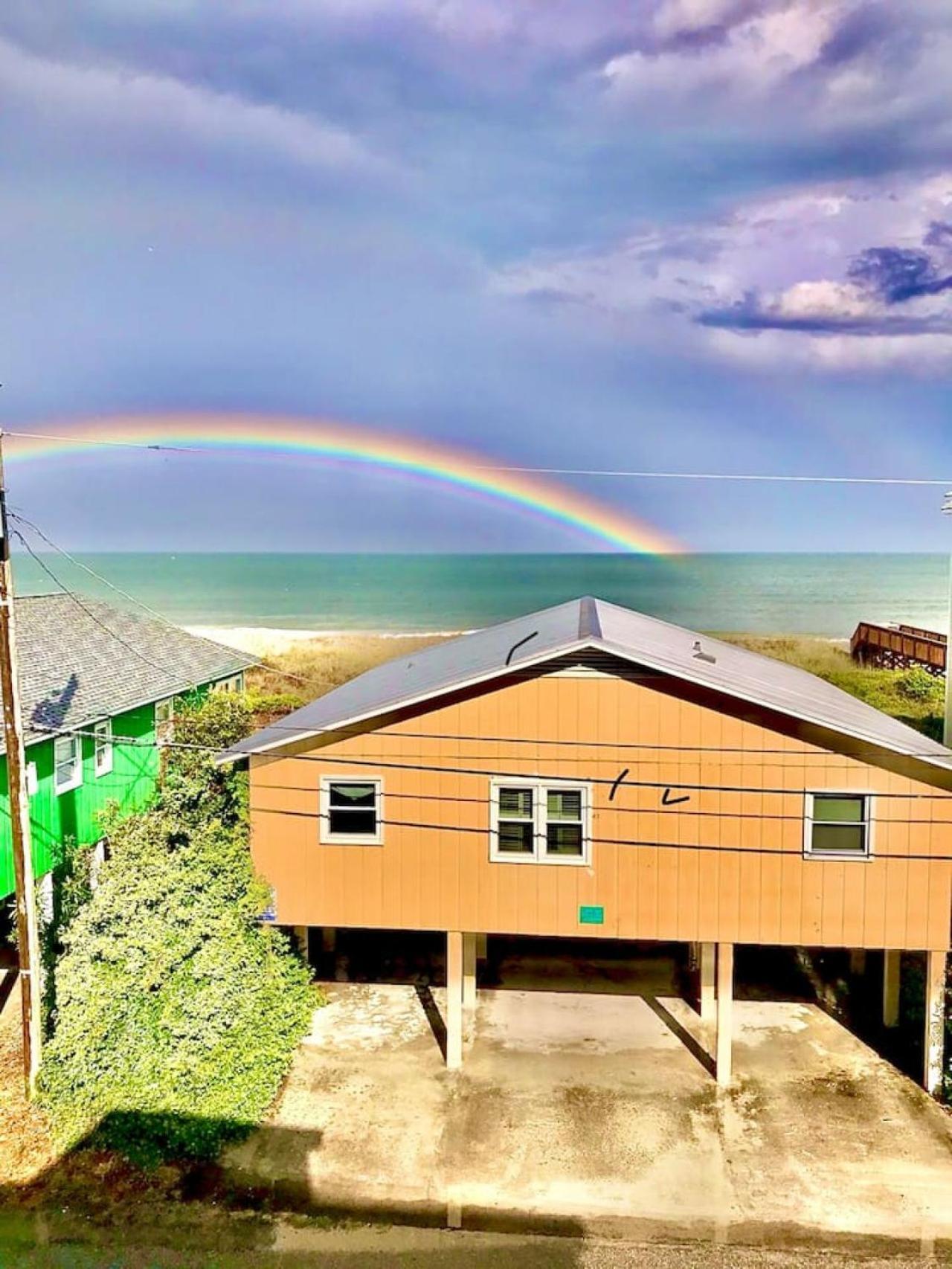 Beach Baybee. Fun In The Sun Apartment *