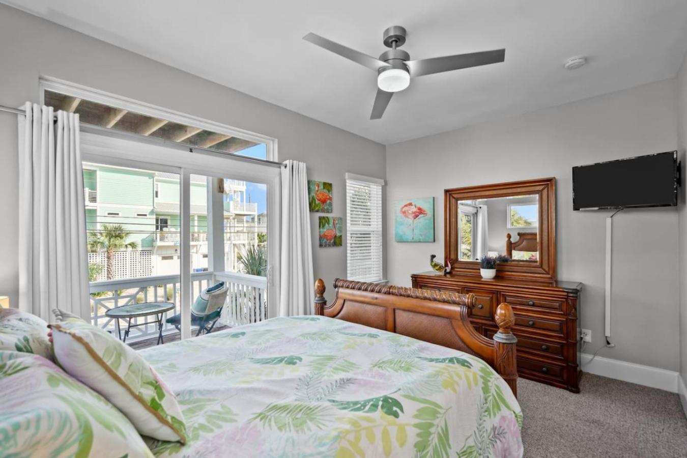 Holiday home The Salty Turtle. Beach Fast Or Slow, Plus The Pups Can Go *