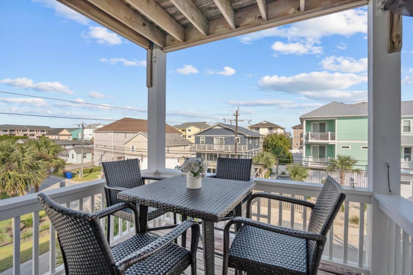 Holiday home The Salty Turtle. Beach Fast Or Slow, Plus The Pups Can Go Carolina Beach