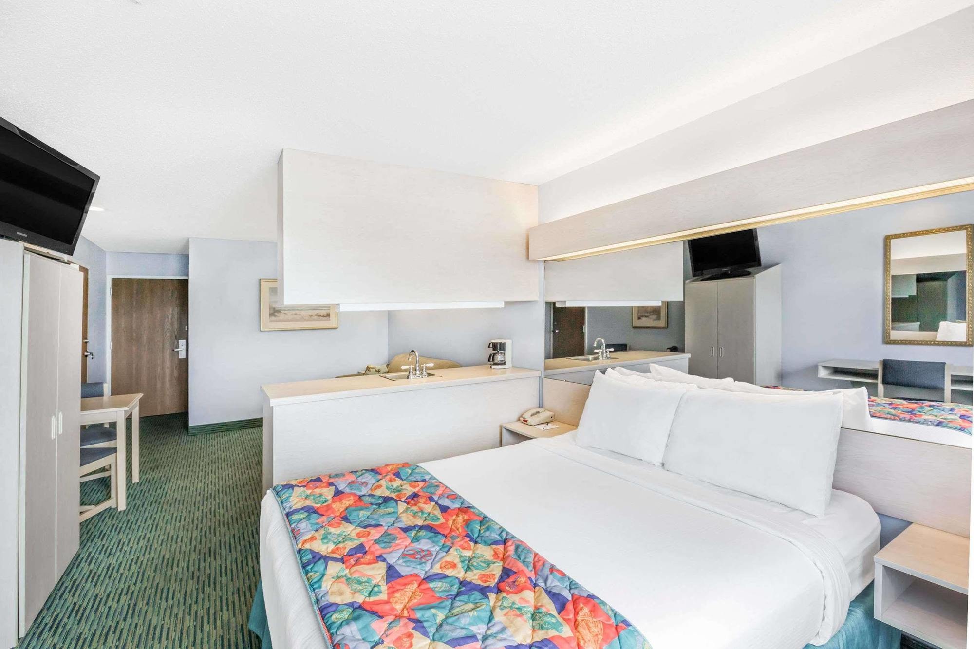 Microtel & By Wyndham Carolina Hotel