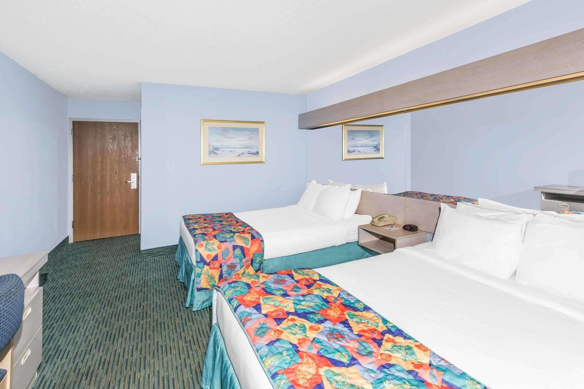 Microtel & By Wyndham Carolina Hotel