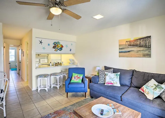 Quaint And Cozy Carolina Beach Condo Near Boardwalk!
