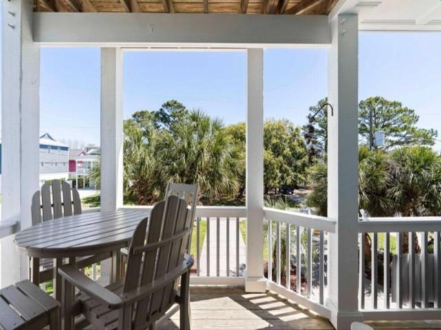 Holiday home Dune Delight: Spacious 3-story Townhouse Retreat *