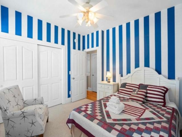 Dune Delight: Spacious 3-story Townhouse Retreat Holiday home