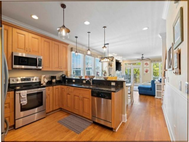 Dune Delight: Spacious 3-story Townhouse Retreat Holiday home *