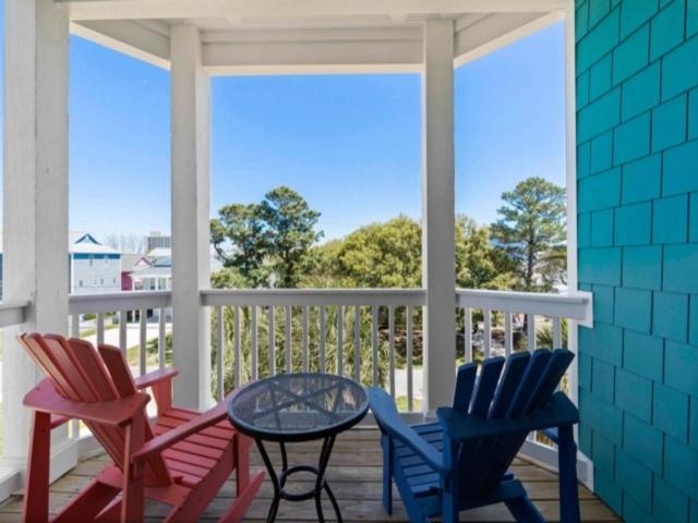 Dune Delight: Spacious 3-story Townhouse Retreat *