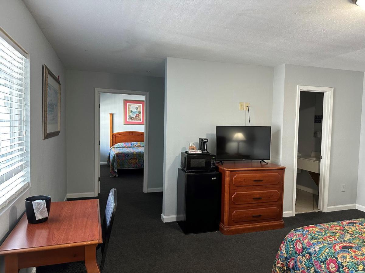 Pirates Cove Motel 2*