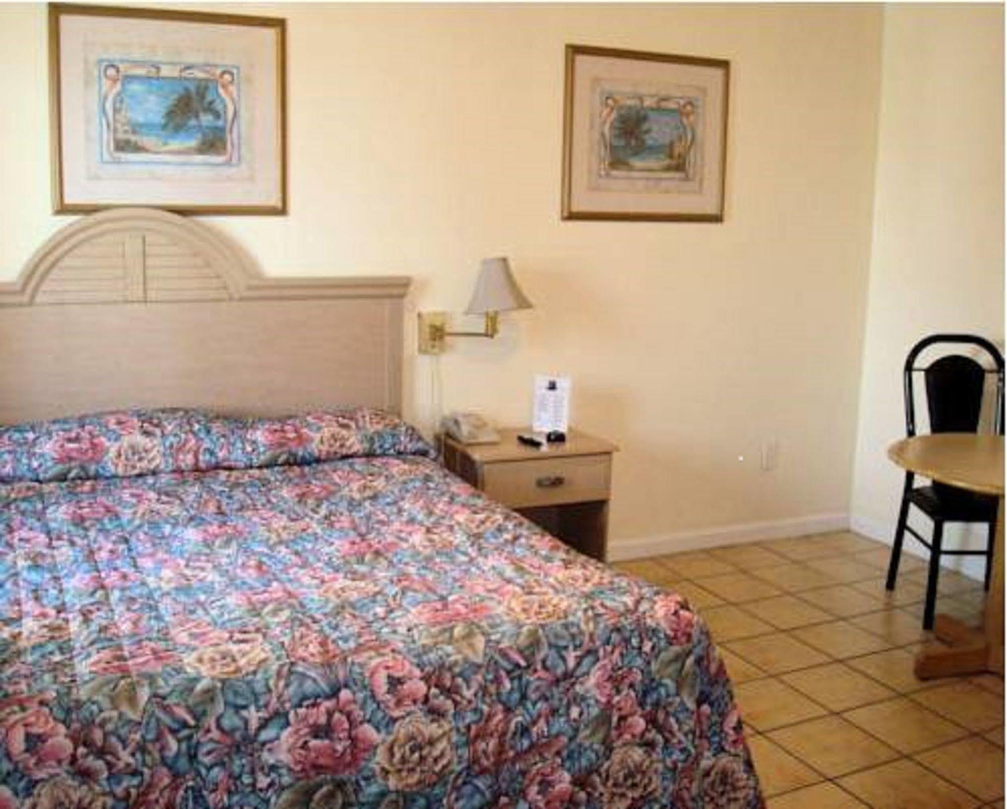 Pirates Cove Motel 2*